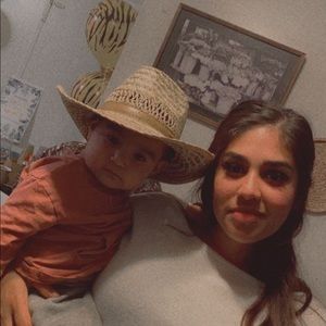 Meet your Posher, Gloria